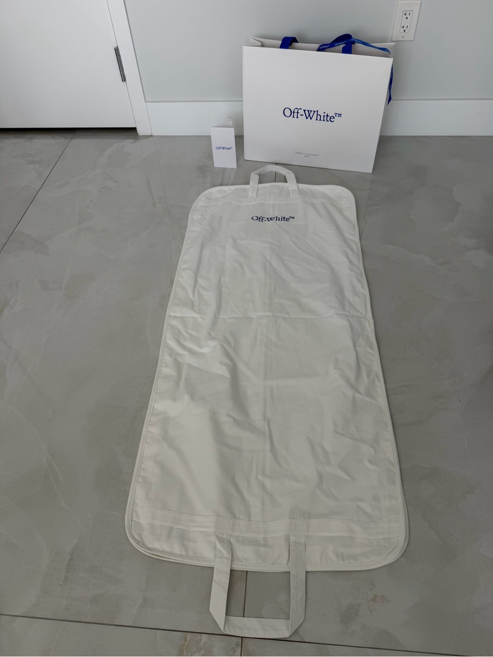 Newest Rare Off-White Garment Bag Shopping Bag & Receipt Holder